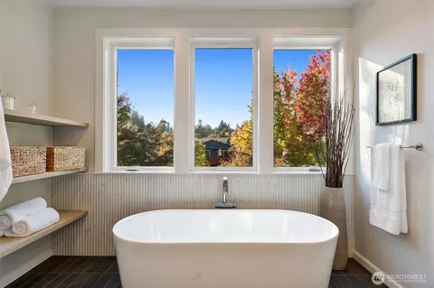 Bath - 2004 Mcgilvra Blvd E, Seattle, WA 98112 photo 2 of 4
