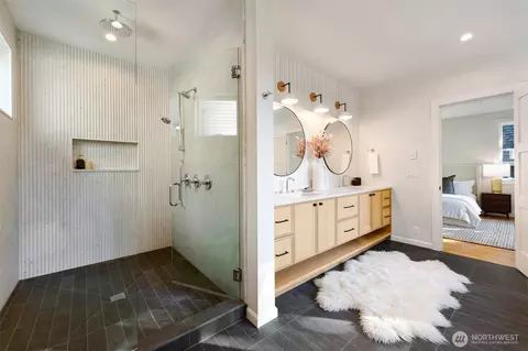 Bath - 2004 Mcgilvra Blvd E, Seattle, WA 98112 photo 3 of 4