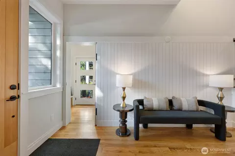 Entry Way - 2004 Mcgilvra Blvd E, Seattle, WA 98112 photo 4 of 4