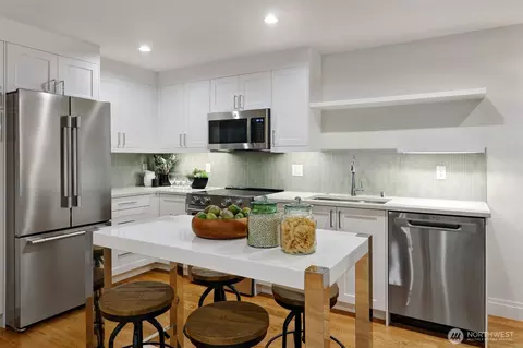 Kitchen - 2004 Mcgilvra Blvd E, Seattle, WA 98112 photo 5 of 6