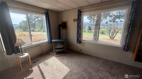 Living - 762 Twisp-winthrop Eastside Rd, Winthrop, WA 98862 photo 5 of 6