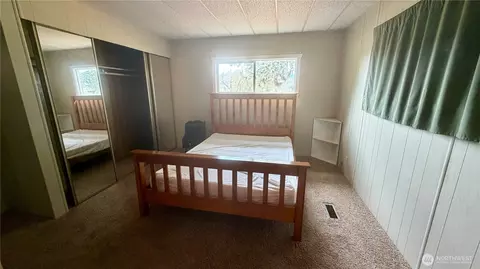 Bedroom - 762 Twisp-winthrop Eastside Rd, Winthrop, WA 98862 photo 1 of 3