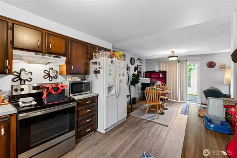 Kitchen - 901 Melody Ln, Enumclaw, WA 98022 photo 1 of 2