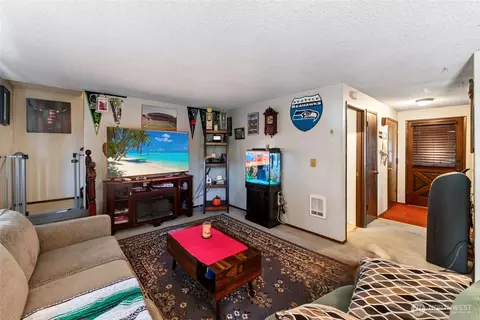 Living - 901 Melody Ln, Enumclaw, WA 98022 photo 2 of 3