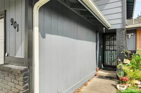 Exterior - 901 Melody Ln, Enumclaw, WA 98022 photo 7 of 8