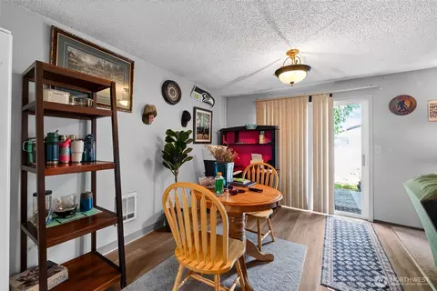 Dining - 901 Melody Ln, Enumclaw, WA 98022 photo 1 of 1