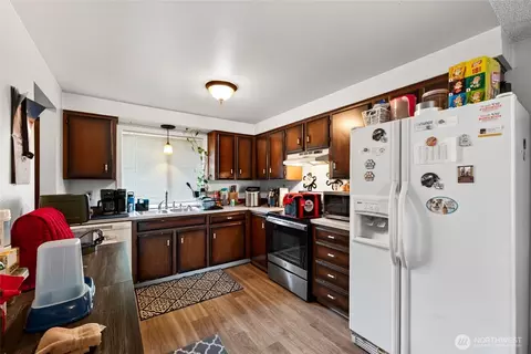 Kitchen - 901 Melody Ln, Enumclaw, WA 98022 photo 2 of 2
