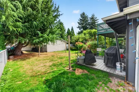 Exterior - 901 Melody Ln, Enumclaw, WA 98022 photo 5 of 8
