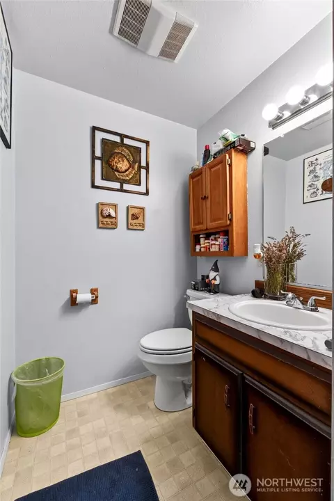 Bath - 901 Melody Ln, Enumclaw, WA 98022 photo 1 of 2