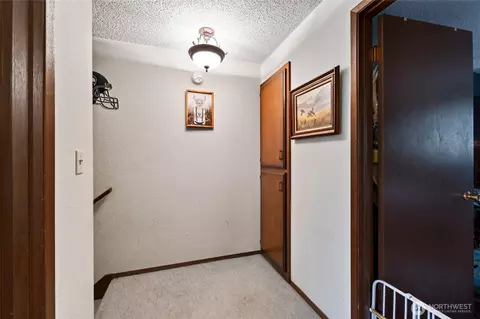 Entry Way - 901 Melody Ln, Enumclaw, WA 98022 photo 1 of 1