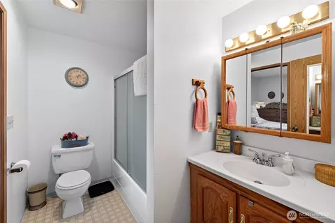 Bath - 1360 Florence St, Enumclaw, WA 98022 photo 1 of 2