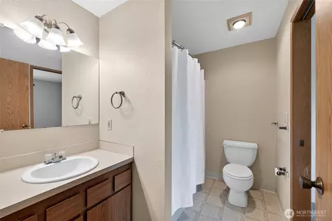 Bath - 1360 Florence St, Enumclaw, WA 98022 photo 2 of 2