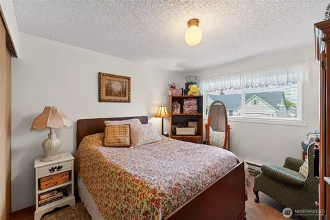 Bedroom - 1360 Florence St, Enumclaw, WA 98022 photo 1 of 7