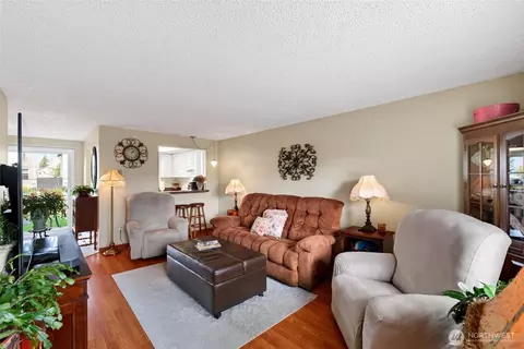 Living - 1360 Florence St, Enumclaw, WA 98022 photo 1 of 3