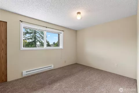 Bedroom - 1360 Florence St, Enumclaw, WA 98022 photo 5 of 7