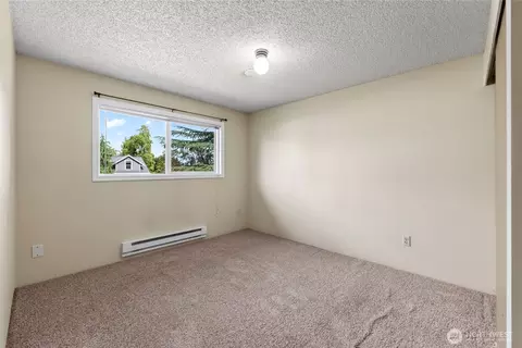 Bedroom - 1360 Florence St, Enumclaw, WA 98022 photo 3 of 7