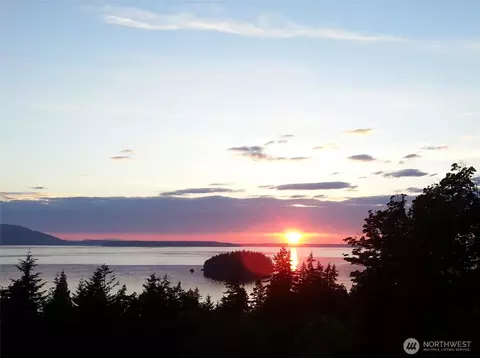 820 Chuckanut Dr, Bellingham, WA 98229