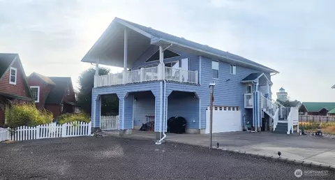 320 Marina Ct, Ocean Shores, WA 98569