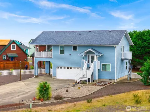 320 Marina Ct, Ocean Shores, WA 98569