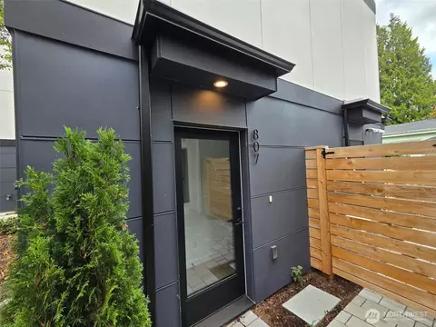 807 S Sullivan St, Seattle, WA 98108