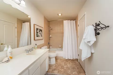 Bath - 151 Fairway Dr, Sequim, WA 98382 photo 2 of 4