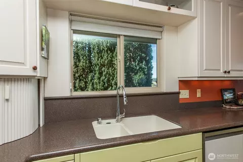 Kitchen - 151 Fairway Dr, Sequim, WA 98382 photo 2 of 4