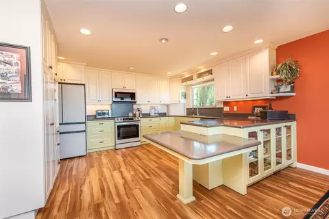 Kitchen - 151 Fairway Dr, Sequim, WA 98382 photo 4 of 4