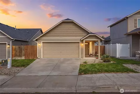 1202 Carver St, College Place, WA 99324