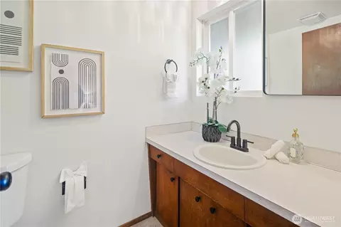 Bath - 9029 Cascadia Ave, Everett, WA 98208 photo 1 of 3