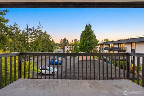 19409 56th Ave W #301, Lynnwood, WA 98036