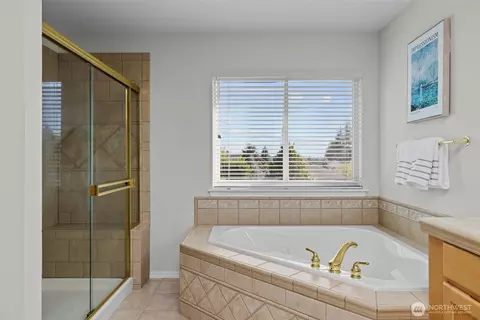 Bath - 4422 240th Pl SE, Bothell, WA 98021 photo 4 of 5