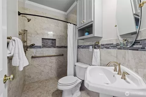 Bath - 4422 240th Pl SE, Bothell, WA 98021 photo 1 of 5