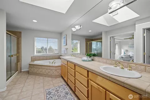Bath - 4422 240th Pl SE, Bothell, WA 98021 photo 3 of 5