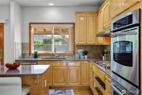 Kitchen - 4422 240th Pl SE, Bothell, WA 98021 photo 3 of 4