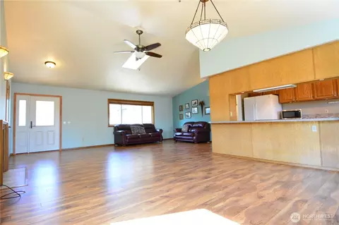 Living - 50 Crownview Ln, Sequim, WA 98382 photo 6 of 7
