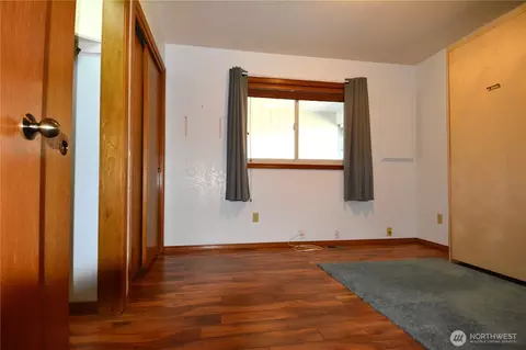 Bedroom - 50 Crownview Ln, Sequim, WA 98382 photo 3 of 4