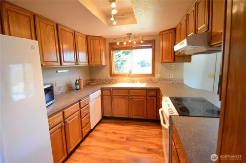 Kitchen - 50 Crownview Ln, Sequim, WA 98382 photo 1 of 2
