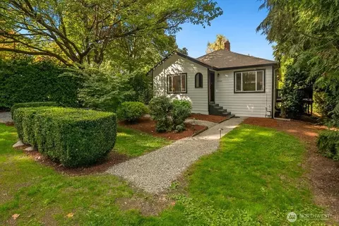 3042 NE 94th St, Seattle, WA 98115