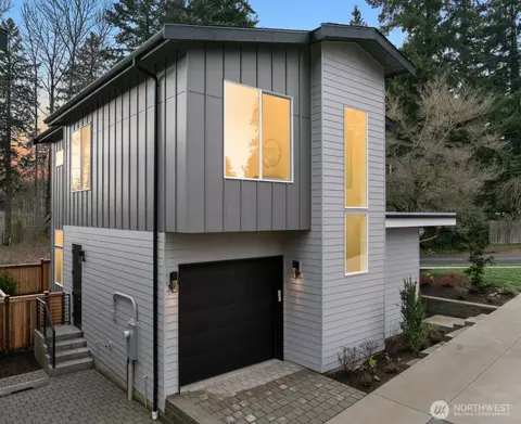 8403 NE 137th St, Kirkland, WA 98034