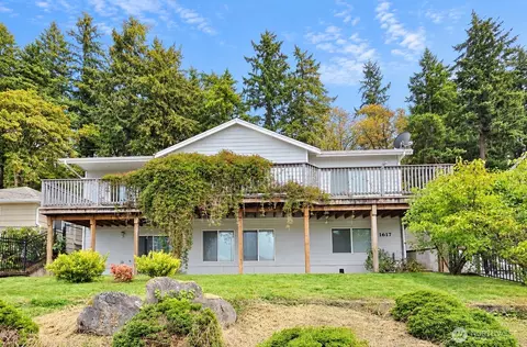 1617 5th St SE, Puyallup, WA 98372