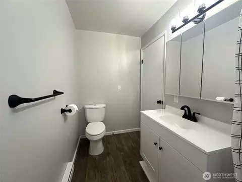 Bath - 2501 Rucker Ave, Everett, WA 98201 photo 2 of 4
