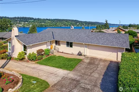 1112 N 38th St, Renton, WA 98056