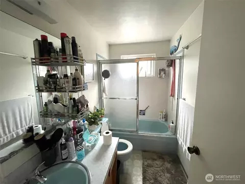 Bath - 8806 3rd Ave SE, Everett, WA 98208 photo 4 of 5
