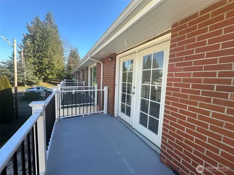Exterior - 8806 3rd Ave SE, Everett, WA 98208 photo 2 of 3
