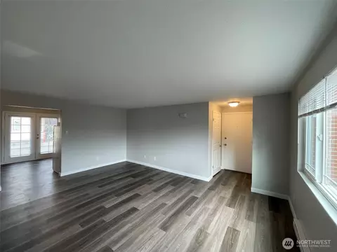 Living - 8806 3rd Ave SE, Everett, WA 98208 photo 4 of 7