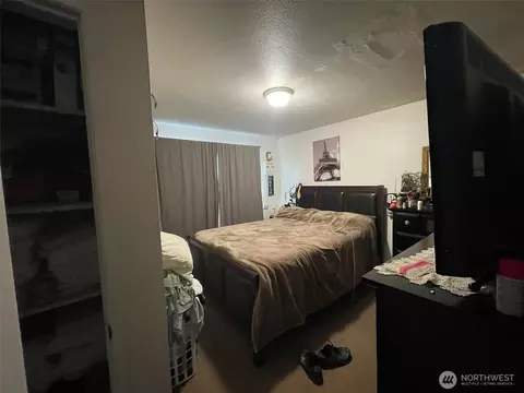 Bedroom - 8806 3rd Ave SE, Everett, WA 98208 photo 6 of 8