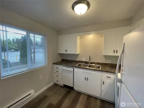 Kitchen - 8806 3rd Ave SE, Everett, WA 98208 photo 1 of 6