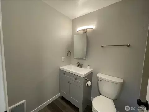 Bath - 8806 3rd Ave SE, Everett, WA 98208 photo 1 of 5
