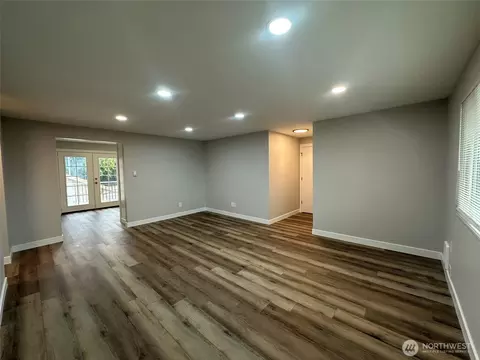 Living - 8806 3rd Ave SE, Everett, WA 98208 photo 5 of 7