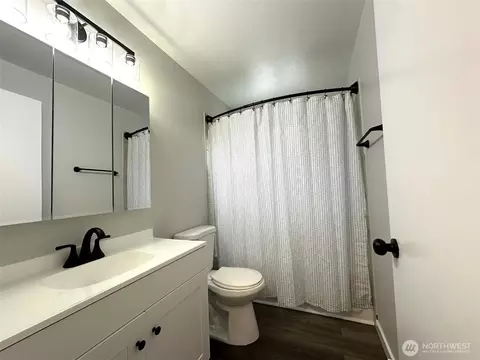 Bath - 8806 3rd Ave SE, Everett, WA 98208 photo 5 of 5